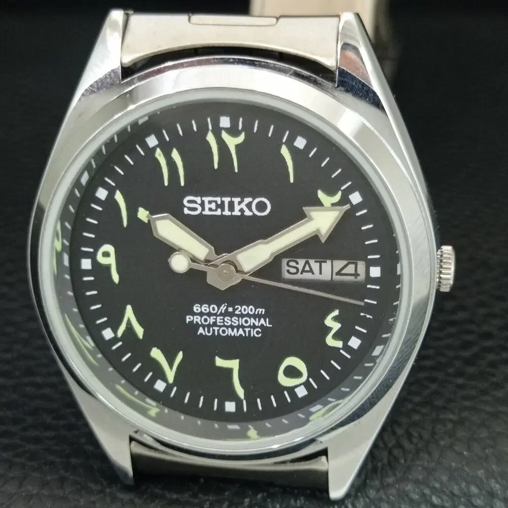 Vintage 1971 Seiko Automatic Mens Silver Watch W/daydate & Silver Accents